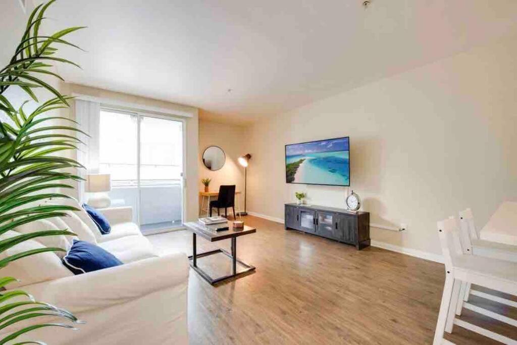The Nest A Spacious 1 Bedroom Apartment With A Pool View Los Angeles Zewnętrze zdjęcie